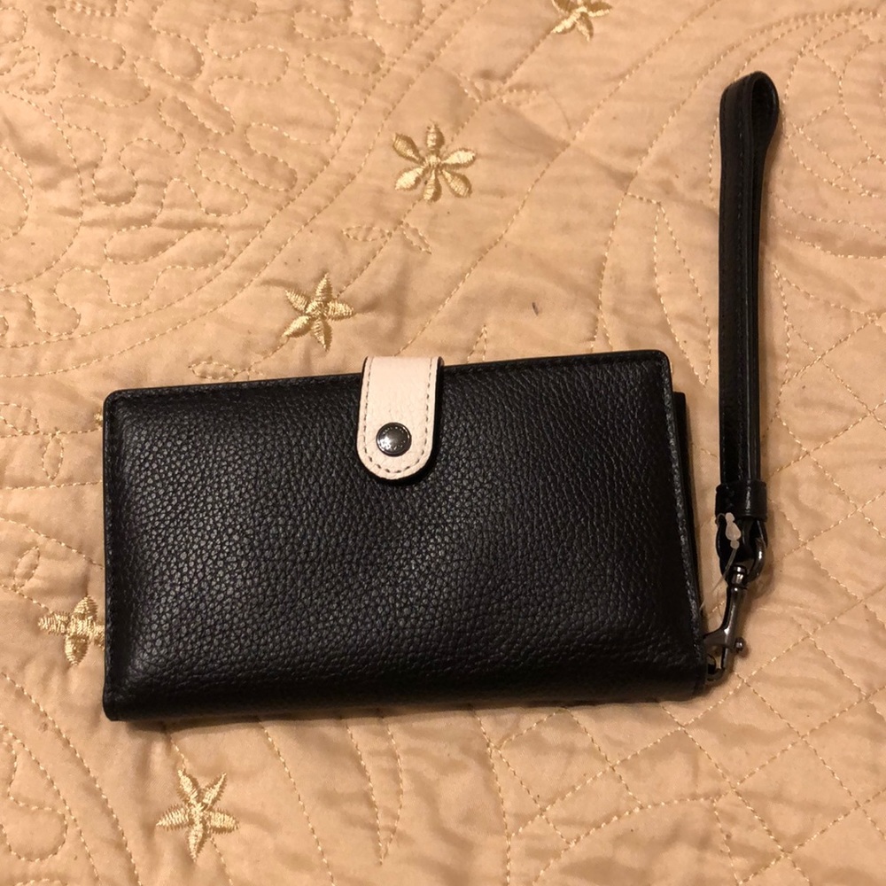 Coach wristlet wallet